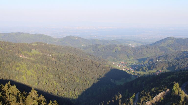 Dieses Bild zeigt eine Webcam-Aufnahme vom Achertal, aufgenommen am Mittwoch, den 30.04.2025 um 07:30 Uhr. Die Temperatur betrug 16.1°C.