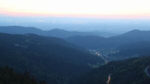 Dieses Bild zeigt eine Webcam-Aufnahme vom Achertal, aufgenommen am Samstag, den 09.05.2026 um 21:30 Uhr. Die Temperatur betrug 12.6°C.