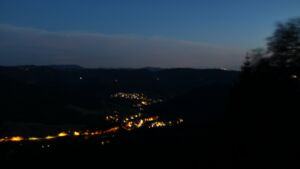 Dieses Bild zeigt eine Webcam-Aufnahme vom Achertal, aufgenommen am Freitag, den 10.07.2026 um 22:40 Uhr. Die Temperatur betrug 23.4°C.