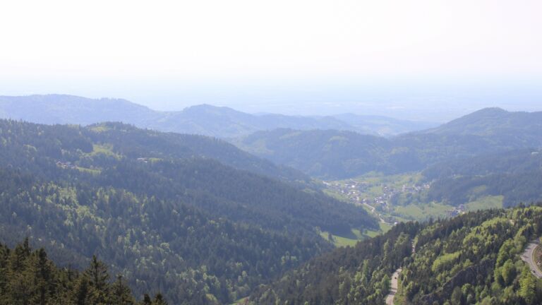 Dieses Bild zeigt eine Webcam-Aufnahme vom Achertal, aufgenommen am Freitag, den 02.05.2025 um 16:50 Uhr. Die Temperatur betrug 21.4°C.