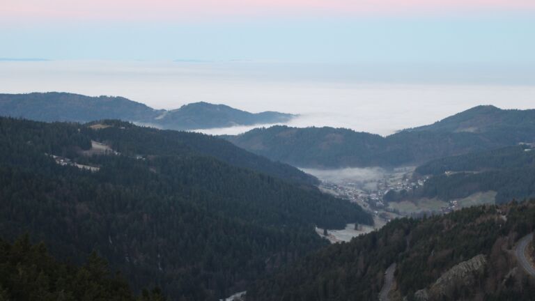 Dieses Bild zeigt eine Webcam-Aufnahme vom Achertal, aufgenommen am Sonntag, den 28.12.2025 um 08:10 Uhr. Die Temperatur betrug -2.5°C.