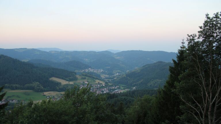 Dieses Bild zeigt eine Webcam-Aufnahme vom Achertal, aufgenommen am Dienstag, den 23.06.2026 um 05:30 Uhr. Die Temperatur betrug 24.9°C.