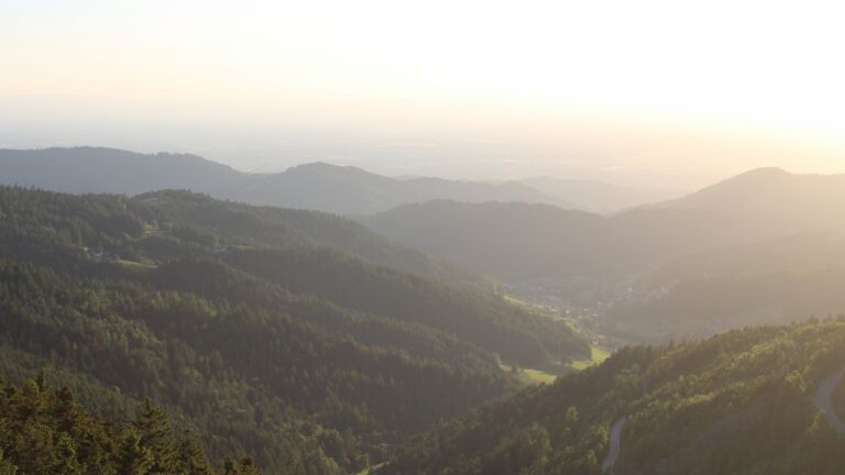 Dieses Bild zeigt eine Webcam-Aufnahme vom Achertal, aufgenommen am Freitag, den 30.05.2025 um 20:40 Uhr. Die Temperatur betrug 22.1°C.