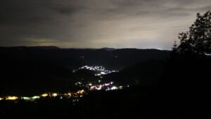 Dieses Bild zeigt eine Webcam-Aufnahme vom Achertal, aufgenommen am Sonntag, den 17.05.2026 um 01:30 Uhr. Die Temperatur betrug 5.8°C.