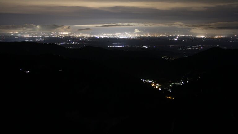 Dieses Bild zeigt eine Webcam-Aufnahme vom Achertal, aufgenommen am Donnerstag, den 22.05.2025 um 00:30 Uhr. Die Temperatur betrug 6.4°C.