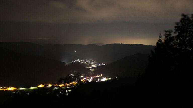 Dieses Bild zeigt eine Webcam-Aufnahme vom Achertal, aufgenommen am Dienstag, den 20.10.2026 um 03:00 Uhr. Die Temperatur betrug 7.6°C.