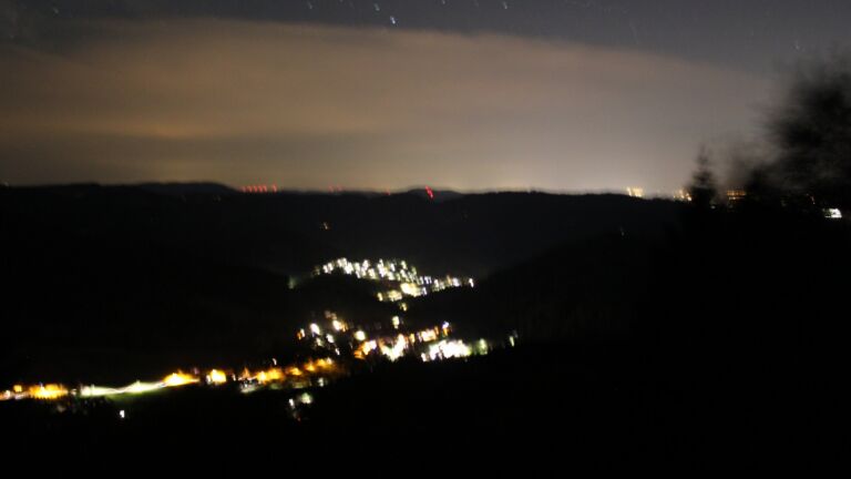 Dieses Bild zeigt eine Webcam-Aufnahme vom Achertal, aufgenommen am Samstag, den 11.07.2026 um 01:00 Uhr. Die Temperatur betrug 22.3°C.