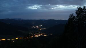 Dieses Bild zeigt eine Webcam-Aufnahme vom Achertal, aufgenommen am Mittwoch, den 30.09.2026 um 19:50 Uhr. Die Temperatur betrug 23.9°C.
