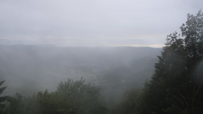 Dieses Bild zeigt eine Webcam-Aufnahme vom Achertal, aufgenommen am Freitag, den 12.06.2026 um 20:00 Uhr. Die Temperatur betrug 12.7°C.
