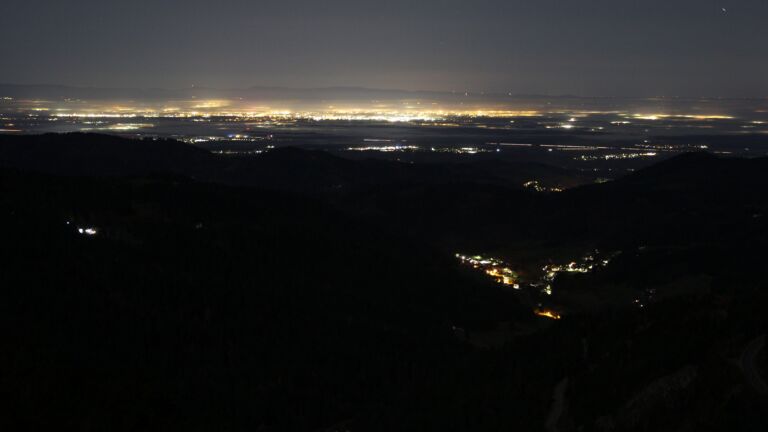 Dieses Bild zeigt eine Webcam-Aufnahme vom Achertal, aufgenommen am Mittwoch, den 12.11.2025 um 03:00 Uhr. Die Temperatur betrug 9.8°C.