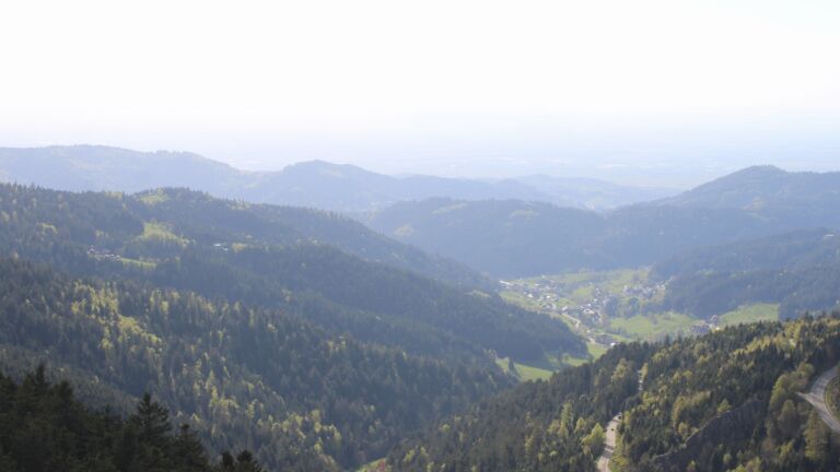 Dieses Bild zeigt eine Webcam-Aufnahme vom Achertal, aufgenommen am Montag, den 20.04.2026 um 17:50 Uhr. Die Temperatur betrug 7°C.