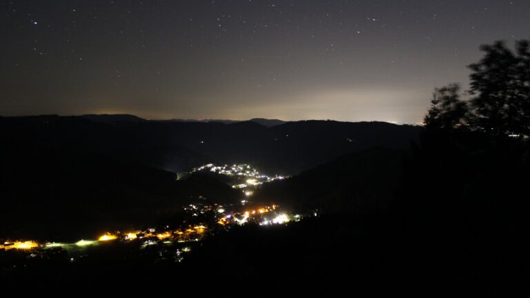 Dieses Bild zeigt eine Webcam-Aufnahme vom Achertal, aufgenommen am Dienstag, den 06.10.2026 um 00:30 Uhr. Die Temperatur betrug 15.5°C.