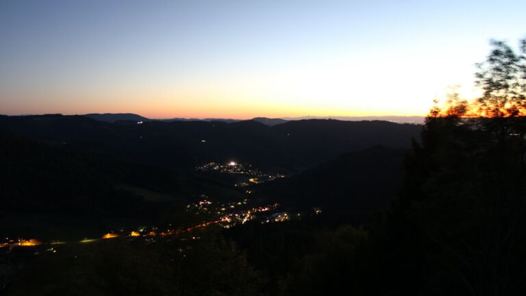 Dieses Bild zeigt eine Webcam-Aufnahme vom Achertal, aufgenommen am Montag, den 12.10.2026 um 19:30 Uhr. Die Temperatur betrug 11.2°C.