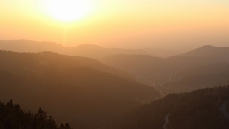 Dieses Bild zeigt eine Webcam-Aufnahme vom Achertal, aufgenommen am Donnerstag, den 19.03.2026 um 18:20 Uhr. Die Temperatur betrug 6.2°C.