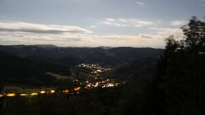 Dieses Bild zeigt eine Webcam-Aufnahme vom Achertal, aufgenommen am Samstag, den 29.08.2026 um 04:00 Uhr. Die Temperatur betrug 14.1°C.
