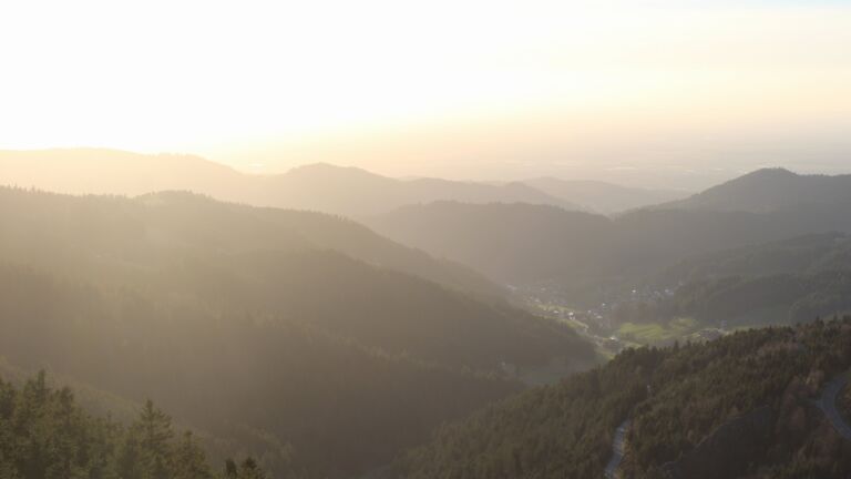 Dieses Bild zeigt eine Webcam-Aufnahme vom Achertal, aufgenommen am Donnerstag, den 12.03.2026 um 17:50 Uhr. Die Temperatur betrug 5.7°C.