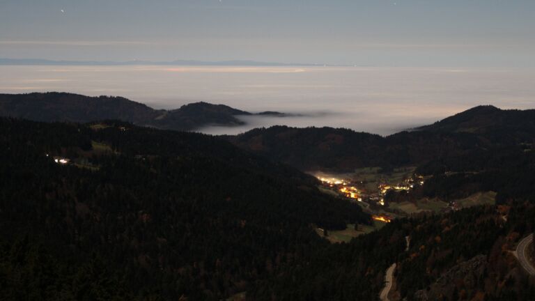 Dieses Bild zeigt eine Webcam-Aufnahme vom Achertal, aufgenommen am Samstag, den 08.11.2025 um 02:30 Uhr. Die Temperatur betrug 7.1°C.