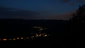 Dieses Bild zeigt eine Webcam-Aufnahme vom Achertal, aufgenommen am Mittwoch, den 13.05.2026 um 04:40 Uhr. Die Temperatur betrug 3.6°C.