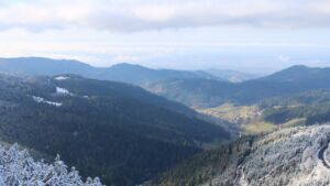 Dieses Bild zeigt eine Webcam-Aufnahme vom Achertal, aufgenommen am Donnerstag, den 27.11.2025 um 12:50 Uhr. Die Temperatur betrug -1.1°C.