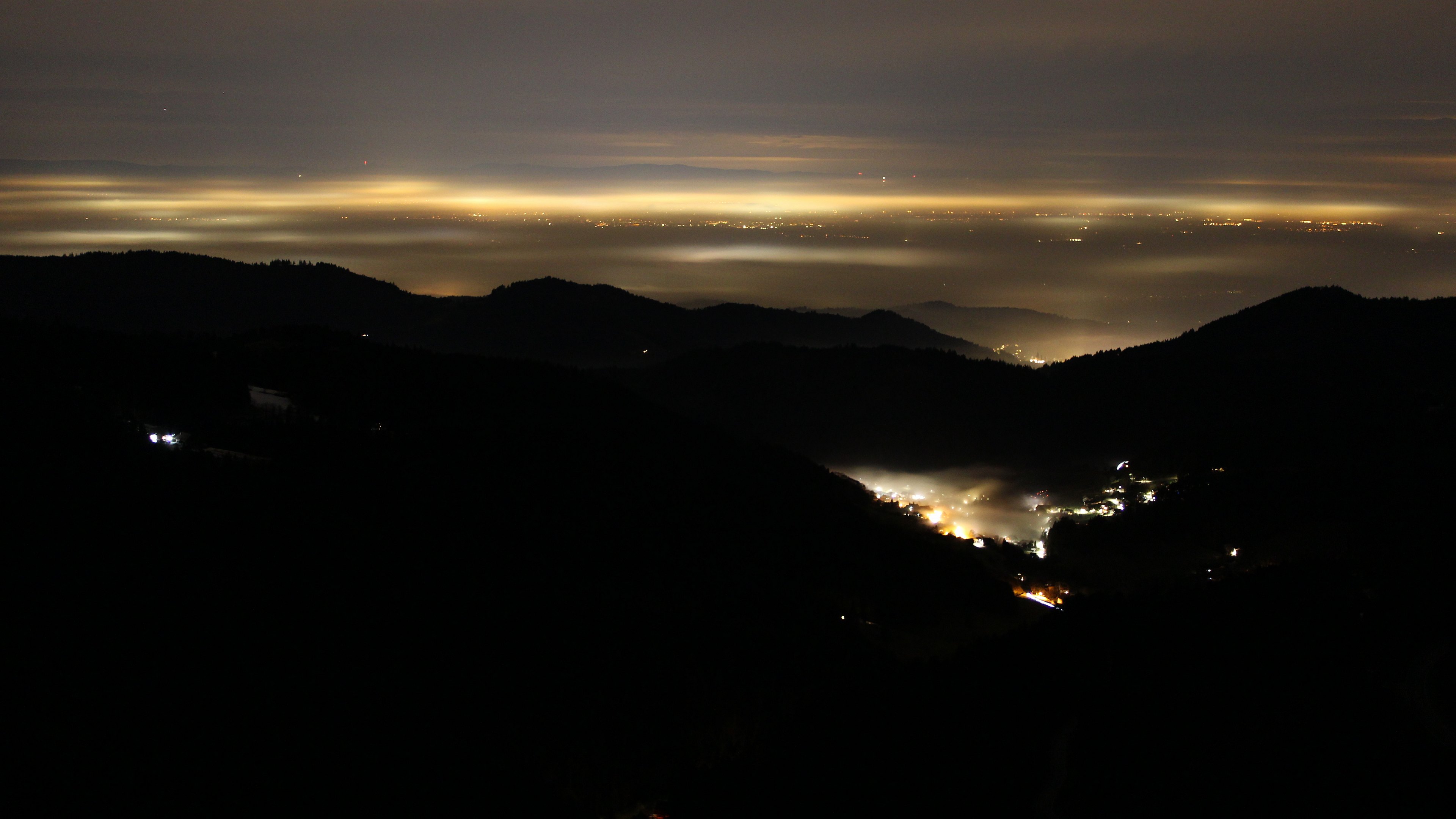 Dieses Bild zeigt eine Webcam-Aufnahme vom Achertal, aufgenommen am Donnerstag, den 05.02.2026 um 22:30 Uhr. Die Temperatur betrug 3.1°C.