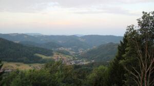 Dieses Bild zeigt eine Webcam-Aufnahme vom Achertal, aufgenommen am Dienstag, den 04.08.2026 um 06:20 Uhr. Die Temperatur betrug 22.7°C.