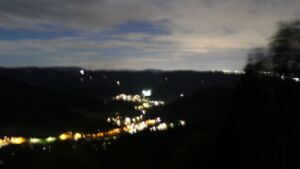 Dieses Bild zeigt eine Webcam-Aufnahme vom Achertal, aufgenommen am Donnerstag, den 22.10.2026 um 19:50 Uhr. Die Temperatur betrug 8.1°C.