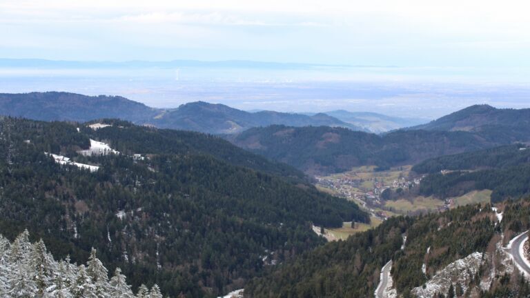 Dieses Bild zeigt eine Webcam-Aufnahme vom Achertal, aufgenommen am Dienstag, den 27.01.2026 um 12:40 Uhr. Die Temperatur betrug 4.4°C.