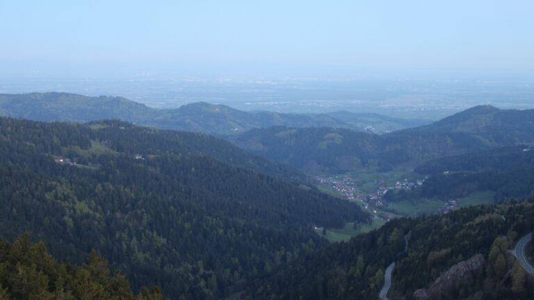 Dieses Bild zeigt eine Webcam-Aufnahme vom Achertal, aufgenommen am Donnerstag, den 23.04.2026 um 06:10 Uhr. Die Temperatur betrug 4.1°C.