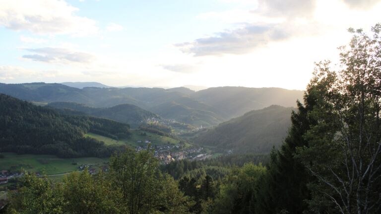 Dieses Bild zeigt eine Webcam-Aufnahme vom Achertal, aufgenommen am Samstag, den 10.10.2026 um 17:50 Uhr. Die Temperatur betrug 10.3°C.