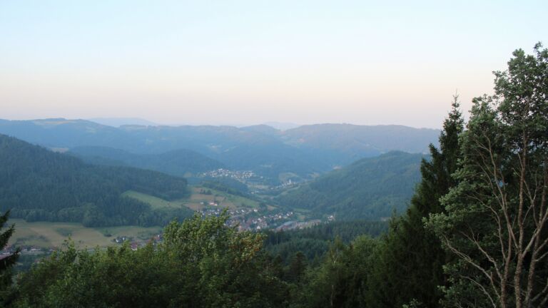 Dieses Bild zeigt eine Webcam-Aufnahme vom Achertal, aufgenommen am Sonntag, den 02.08.2026 um 06:40 Uhr. Die Temperatur betrug 18.4°C.