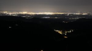 Dieses Bild zeigt eine Webcam-Aufnahme vom Achertal, aufgenommen am Sonntag, den 05.04.2026 um 00:00 Uhr. Die Temperatur betrug 8.9°C.