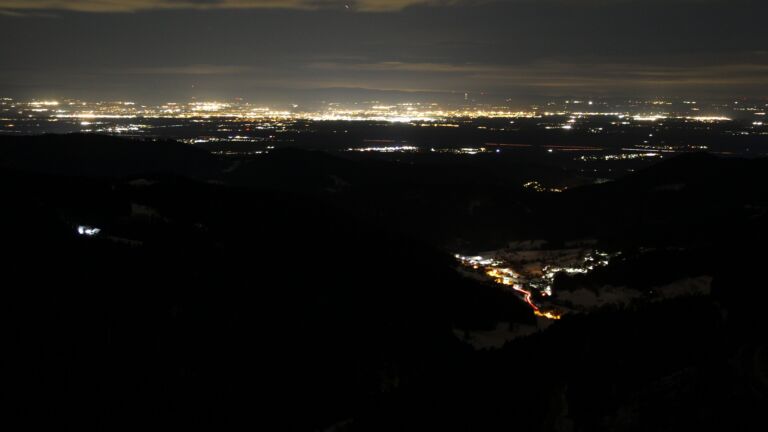 Dieses Bild zeigt eine Webcam-Aufnahme vom Achertal, aufgenommen am Dienstag, den 13.01.2026 um 02:00 Uhr. Die Temperatur betrug 4.1°C.