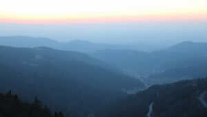 Dieses Bild zeigt eine Webcam-Aufnahme vom Achertal, aufgenommen am Mittwoch, den 04.03.2026 um 18:20 Uhr. Die Temperatur betrug 6.8°C.