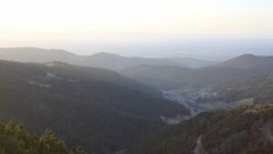 Dieses Bild zeigt eine Webcam-Aufnahme vom Achertal, aufgenommen am Donnerstag, den 18.12.2025 um 16:10 Uhr. Die Temperatur betrug 6.7°C.