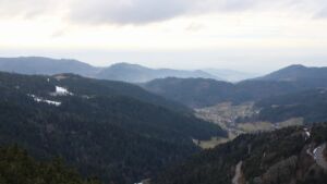 Dieses Bild zeigt eine Webcam-Aufnahme vom Achertal, aufgenommen am Sonntag, den 01.02.2026 um 15:50 Uhr. Die Temperatur betrug 4.6°C.