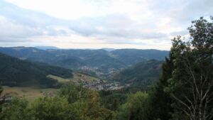 Dieses Bild zeigt eine Webcam-Aufnahme vom Achertal, aufgenommen am Samstag, den 22.08.2026 um 07:10 Uhr. Die Temperatur betrug 10.7°C.