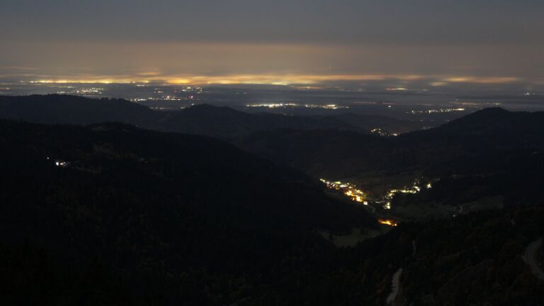 Dieses Bild zeigt eine Webcam-Aufnahme vom Achertal, aufgenommen am Sonntag, den 12.10.2025 um 06:30 Uhr. Die Temperatur betrug 5.8°C.