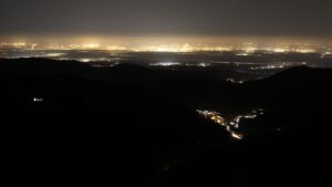 Dieses Bild zeigt eine Webcam-Aufnahme vom Achertal, aufgenommen am Dienstag, den 18.11.2025 um 05:50 Uhr. Die Temperatur betrug -3.5°C.