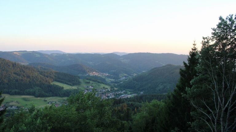 Dieses Bild zeigt eine Webcam-Aufnahme vom Achertal, aufgenommen am Samstag, den 11.07.2026 um 21:10 Uhr. Die Temperatur betrug 25.1°C.
