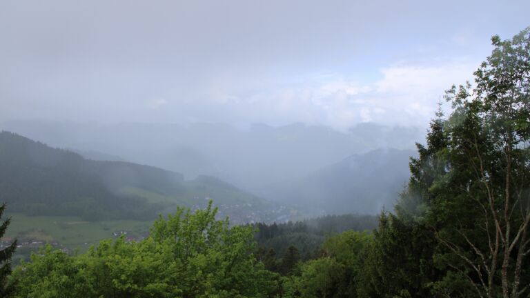 Dieses Bild zeigt eine Webcam-Aufnahme vom Achertal, aufgenommen am Freitag, den 15.05.2026 um 10:20 Uhr. Die Temperatur betrug 5.1°C.