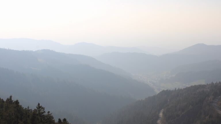 Dieses Bild zeigt eine Webcam-Aufnahme vom Achertal, aufgenommen am Mittwoch, den 18.03.2026 um 17:00 Uhr. Die Temperatur betrug 5.1°C.