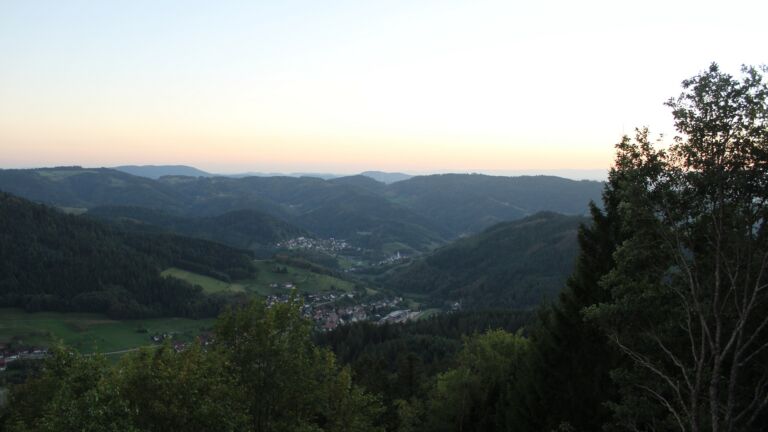 Dieses Bild zeigt eine Webcam-Aufnahme vom Achertal, aufgenommen am Dienstag, den 22.09.2026 um 19:30 Uhr. Die Temperatur betrug 15.1°C.
