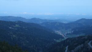 Dieses Bild zeigt eine Webcam-Aufnahme vom Achertal, aufgenommen am Samstag, den 18.04.2026 um 06:00 Uhr. Die Temperatur betrug 12.1°C.