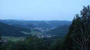 Dieses Bild zeigt eine Webcam-Aufnahme vom Achertal, aufgenommen am Samstag, den 18.07.2026 um 05:10 Uhr. Die Temperatur betrug 15.8°C.
