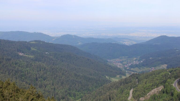 Dieses Bild zeigt eine Webcam-Aufnahme vom Achertal, aufgenommen am Donnerstag, den 15.05.2025 um 09:10 Uhr. Die Temperatur betrug 10.9°C.