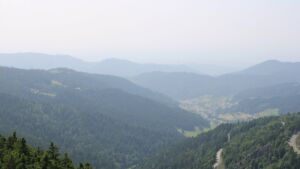 Dieses Bild zeigt eine Webcam-Aufnahme vom Achertal, aufgenommen am Samstag, den 14.06.2025 um 15:50 Uhr. Die Temperatur betrug 24.9°C.