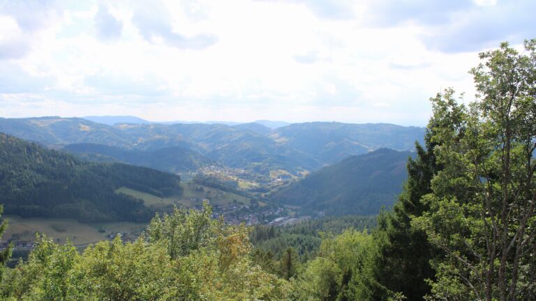 Dieses Bild zeigt eine Webcam-Aufnahme vom Achertal, aufgenommen am Samstag, den 22.08.2026 um 15:50 Uhr. Die Temperatur betrug 19.3°C.