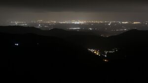 Dieses Bild zeigt eine Webcam-Aufnahme vom Achertal, aufgenommen am Donnerstag, den 12.02.2026 um 00:30 Uhr. Die Temperatur betrug 3.9°C.