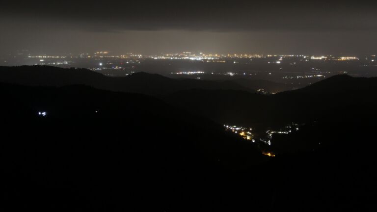 Dieses Bild zeigt eine Webcam-Aufnahme vom Achertal, aufgenommen am Donnerstag, den 12.02.2026 um 00:30 Uhr. Die Temperatur betrug 3.9°C.