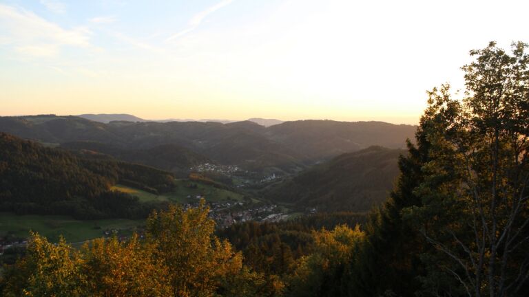 Dieses Bild zeigt eine Webcam-Aufnahme vom Achertal, aufgenommen am Samstag, den 26.09.2026 um 19:00 Uhr. Die Temperatur betrug 24.2°C.